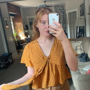 Cute flowy, floral top